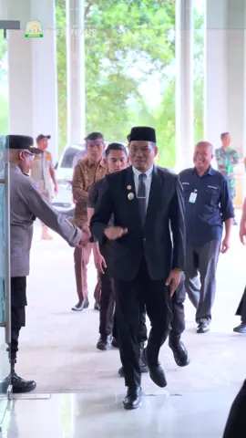 Wakil bupati Aceh Timur T.Zainal Abidin,S.Pd.I., M.H menghadiri Rapat Paripurna Dewan Perwakilan Rakyat Kabupaten (DPRK) Aceh Timur dalam rangka Pelantikan Pengganti Antar Waktu (PAW) anggota DPRK Aceh Timur, yang berlangsung di ruang sidang utama Gedung DPRK, Kamis (18/9/2025).