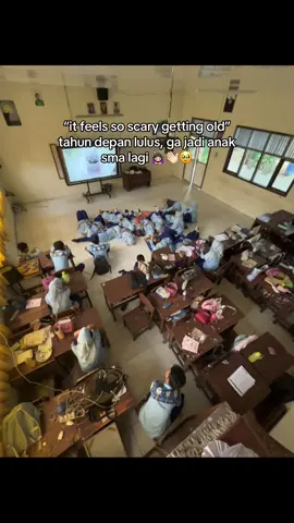 mau putih abu terus 🙁🤍