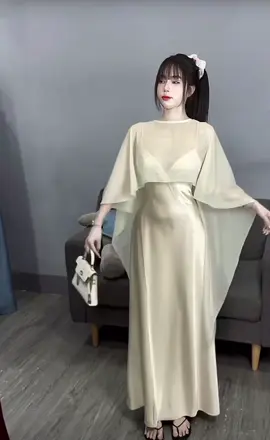 Đầm lụa hai dây dáng dài kèm choàng xinh quá nè #damlua #damluasangchanh #damluakemchoang #viral #xuhuong 