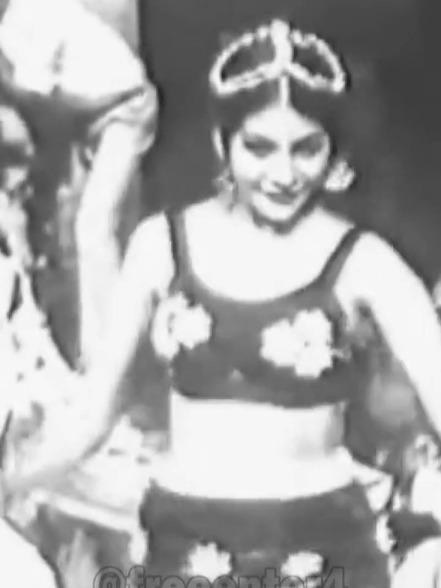 එක පැයකට හත් අටවර හිතට නැගෙනවා  සමහර විට මට නොදැනිම කඳුළු හැලෙනවා   #H.R.Jothipala #Music_Sarath_Dasanayake #Lyrics_Karunaratne_Abeysekera #Oldhits #srilanka #Srilankatiktok #foryou #foryoupageofficiall #fypシ゚viral #fyp #viraltiktok #100kviews✔️tiktok #Onemillionviews #viralvideo #fallow #following #SinhalaComedy #sinhalacinema #TamilCinema #Kollywood #Original_Sound_freeenter4 #freeenter4 @