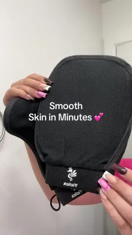 Shower routine upgraded ✨ smoother, softer, glowier skin in minutes 🧤💦 #ExfoliatingGlove #ShowerRoutine #smoothskingoals 