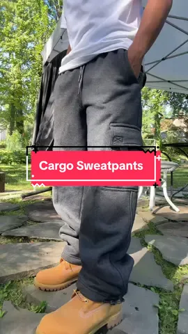 You can feel the quality of these heavyweight cargo sweatpants #fbcounty #sweatpants #cargos #mensfashion 