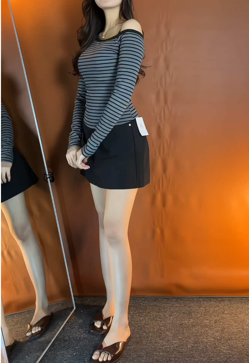 Rekomendasi Outfit atasan lengan panjang dengan rok pendek, Outfit centil lucu gitu deh ya😍 #outfitideas #RekomendasiOutfit #miniskirt #atasanlenganpanjang #atasanoffshoulder 