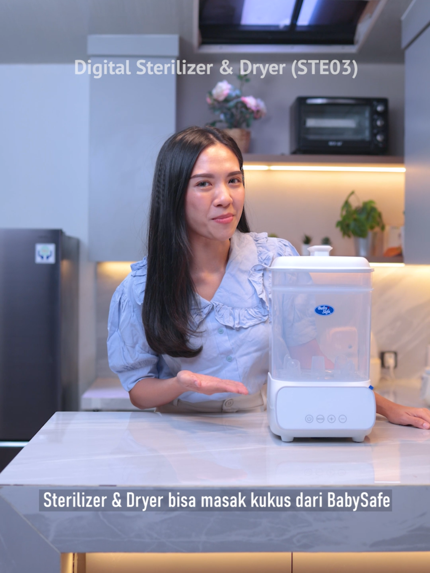 🌟 Satu mesin, banyak fungsi! Mulai dari mensterilkan, mengeringkan botol susu dan aksesorisnya, menghangatkan susu & makanan, sampai memasak nasi – semua bisa dilakukan dengan Mesin Sterilisasi Digital (STE03) ini. Solusi higienis, praktis, dan modern untuk kebutuhan harian si kecil. 👶✨ Pilih yang safe, ya BabySafe! #babysafe #sterilizerbotolsusu #ibuku #bayisehat #botolsusu