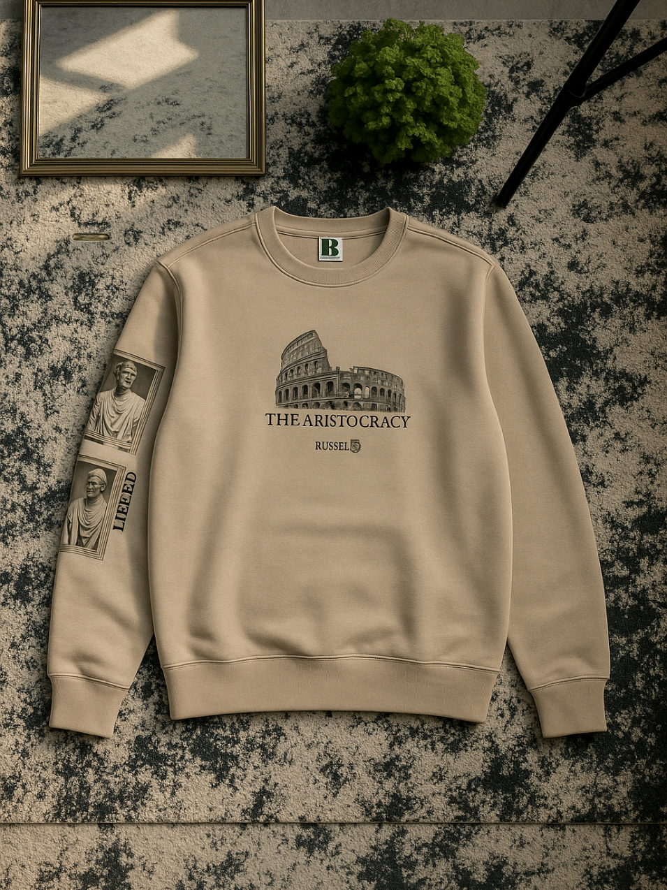 Gue sering banget ngerasa baju yang ada di lemari tuh gitu-gitu aja. Mau tampil beda tapi males yang terlalu ngejreng. Akhirnya nemu sweater ini, dan keren sih, langsung click. Lihat deh detail Colosseum di tengahnya, terus di lengan ada patung-patung Romawi kuno sama tulisan 