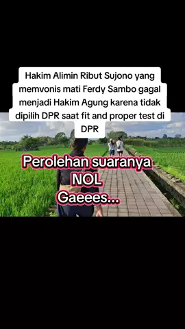 DPR telah menuntaskan fit and proper test calon Hakim Agung  di DPR. Dari 16 nama, DPR meloloskan 10 nama calon antara lain :  1. Suradi (Hakim Tinggi Bawas MA RI) Kamar Perdata 2. Ennid Hasanuddin (Hakim Tinggi MA RI)  3.  Heru Pramono (Hakim Tinggi MA RI)  Kamar Agama 4.  Lailatul Arofah (Hakim Tinggi Bawas MA RI)  5. Muhayah (Wakil Ketua Pengadilan Tinggi Agama Samarinda)  Kamar Militer 6.  Agustinus Purnomo Hadi (Hakim Ad Hoc Tipikor MA RI)  Kamar Tata Usaha Negara 7. Hari Sugiharto (Hakim Tinggi Ditjen Badilmiltun)  Kamar Tata Usaha Negara Khusus Pajak 8.  Budi Nugroho (Hakim Pengadilan Pajak)  9. Diana Malemita Ginting (Auditor Utama Itjen Kemenkeu)  Hakim Ad Hoc HAM 10.  Moh Puguh Haryogi (Dosen Fakultas Hukum Universitas Muhammadiyah Malang)  sementara 6 lainnya tidak lolos termasuk Hakim Alimin Ribut Sujono yang pernah menjatuhkan vonis mati kepada Kadiv Propam Polri Irjen Pol Ferdy Sambo yang telah menembak mati anak buahnya sendiri. Tidak tanggung-tanggung  DPR me NOL kan suara Alimin atau tidak satupun anggota DPR memberikan suaranya kepada Alimin. Aduuuh...aduuuh.....kok bisa ya?? #hakimaliminributsujono #gagalhakimagung #suaranol #dprfitandpropertest #fyp 
