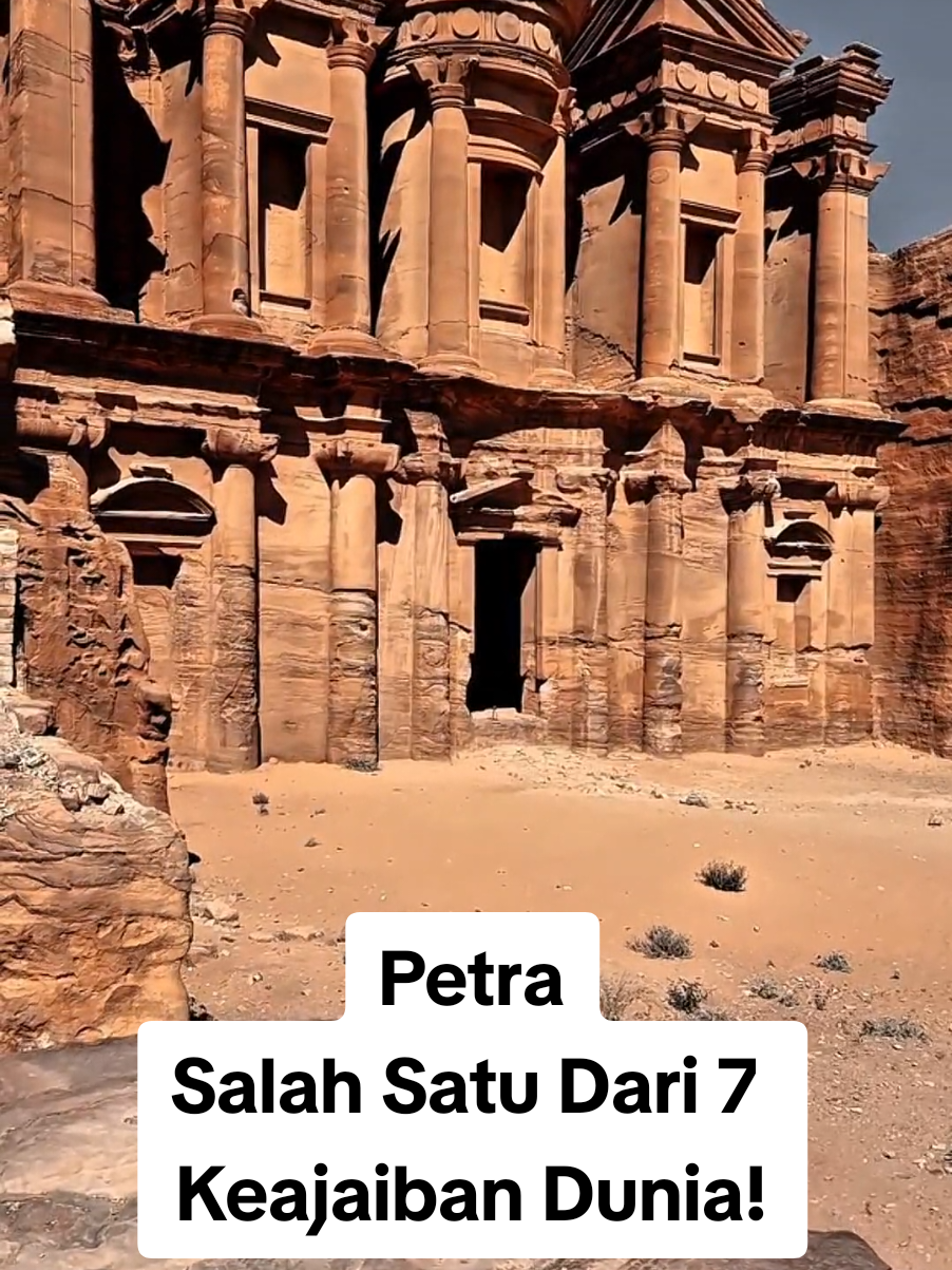 Melihat kota rahasia di gurun Yordania, yap inilah Kota Petra, kota yang dibangun di dinding batu pasir merah raksasa. Tonton lebih lanjut untuk penjelasan detailnya yaa 😉 Tertarik untuk mengunjungi keajaiban arsitektur ini? #Petra #Yordania #Jordan #Jordania #Beautiful #7WondersofTheWorld #Arsitektur #Architectur #Travel #Traveling #Video #TikTok #Menarik #Fakta #Info #Unik #FaktaMenarik #InfoUnik #FaktaUnik #InfoDunia #fyp #foryou #foryoupage #foryourpage 