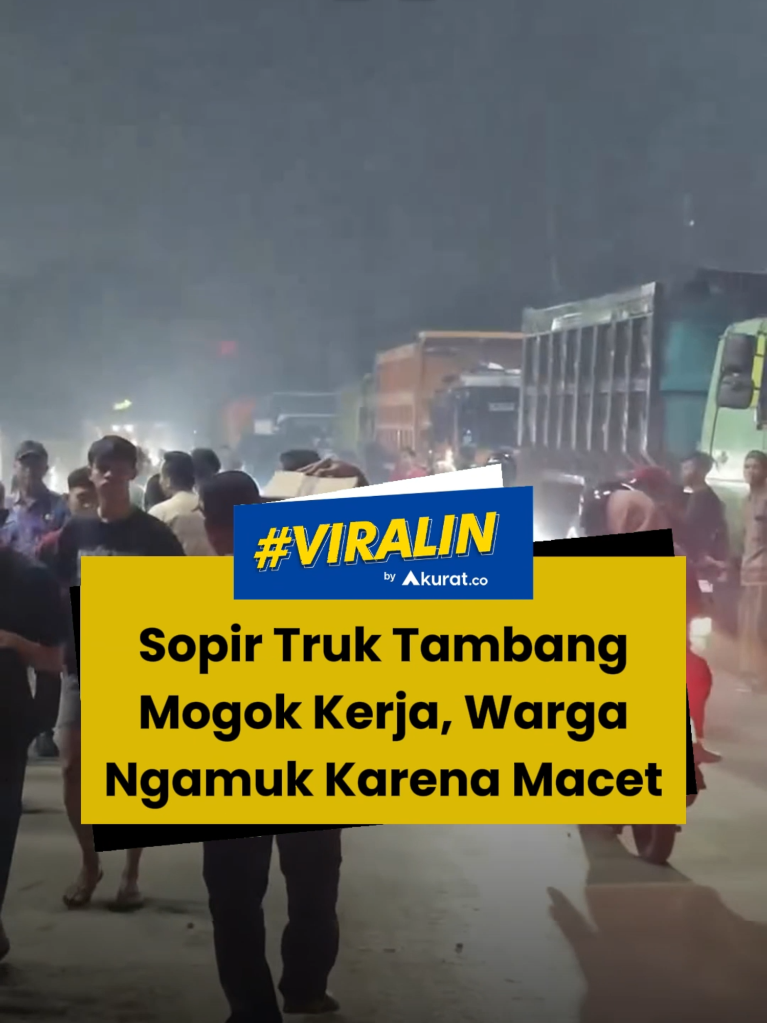 Aksi tersebut kemudian memicu emosi warga sekitar yang terjebak macet berjam-jam. Warga yang geram kemudian membubarkan paksa para sopir dan membuka kembali jalan. Petugas keamanan, aparat lalu lintas, hingga pemerintah setempat kemudian turun tangan menangani insiden ini. Para sopir pun sepakat menertibkan kembali kendaraan mereka. 🎥: Instagram/infojawabarat, X/neVerAl0nely__. #viral #sopir #truktambang #mogok #akuratco