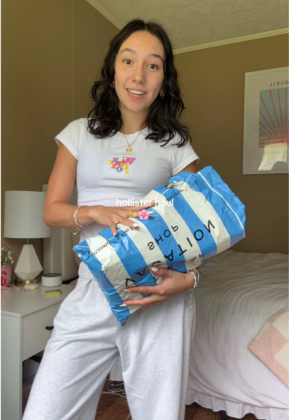 I’ll put these in my @hollister storefront!✨💓🎀 #HollisterPartner #hollisterbootcutsweatpants #hollistermaxidress #hollistershortsleevedress #hollisterchurchdress 