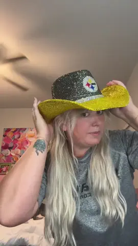 If you are blinded by a flash of sparkles at the game, it was me ✨ @Steelers Ireland @Pittsburgh Steelers #pittsburghsteelers #steelersnation #steelersfan 