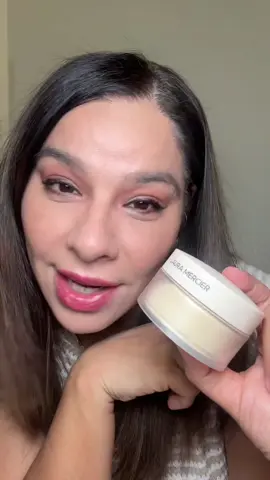 #creatorsearchinsights ✨ Flawless finish that lasts! Translucent Loose Talc-Free Setting Powder delivers 16HR ultra-blur, hydrating wear & a natural, shine-free look 🌿 Perfect for all skin types! On sale + FREE shipping @Laura Mercier #lauramercier #blurringbalmpowder #tiktokmademebuyit #fypシ゚viral 
