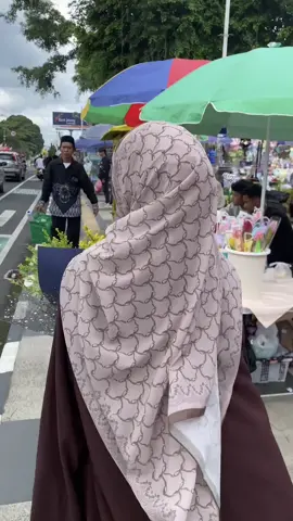 lagu india secandu ini, negara yang seindah itu, dan baju yang cantik