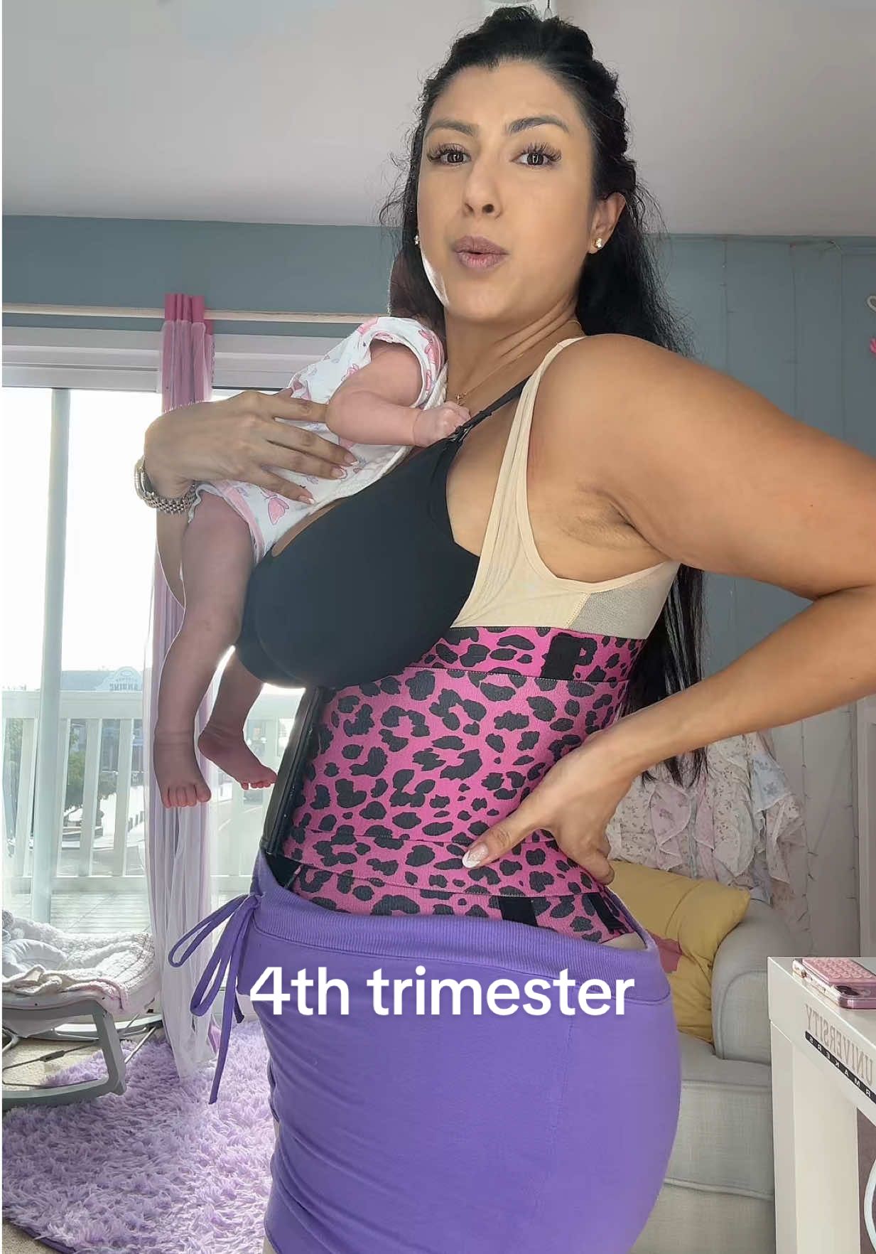 4th trimester be like 😂😫 my back hurts so much!! And all I want is my waist snatched again 😭 #fajascolombianas #fajaspostparto #postpartumbody #shapewear #snatchedwaist #feelinggirl #mombod #curvybodies #tiktokshoprestock 