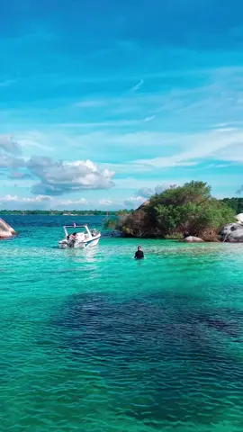 Another side belitung island, selain kaya akan mineralnya belitung juga kaya dengan keindahan lautnya , so lucky getting this all ❤️🫶🏽 #belitungisland #belitung #traveling 