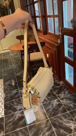 Ga tau lagi aslinya cakep banget #fyppppppppppppppppppppppp #soulderbag #taskekinian 