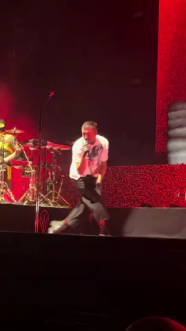 Heavydirtysoul.. INTO THE LINE?????  Guys the bass is NO joke. #breachtour #breach #breachtourcincy #heavydirtysoul #twentyonepilots @twenty one pilots 