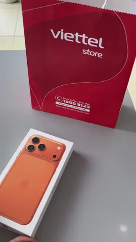 Unbox iphone 17 pro max thôi nào các bạn! Bạn unbox màu nào? #fyp #iphone #iphone17promax #viettelstore #xuhuong 