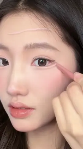 ดินสอเขียนขอบตาแบบดอลลี่ dolly eye pencil #ดอลลี่อาย #ดินสอเขียนขอบตาแบบดอลลี่ #ปากกาเขียนถุงใต้ตา #tiktokmademebuyit #fyp 