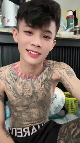 Thật là giả tạo