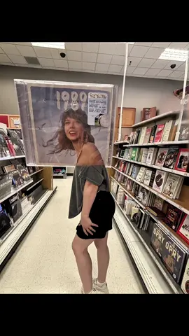 You have to do this at target🤩 #photoediting #posetrend #targethaul #photoideas #poseideas