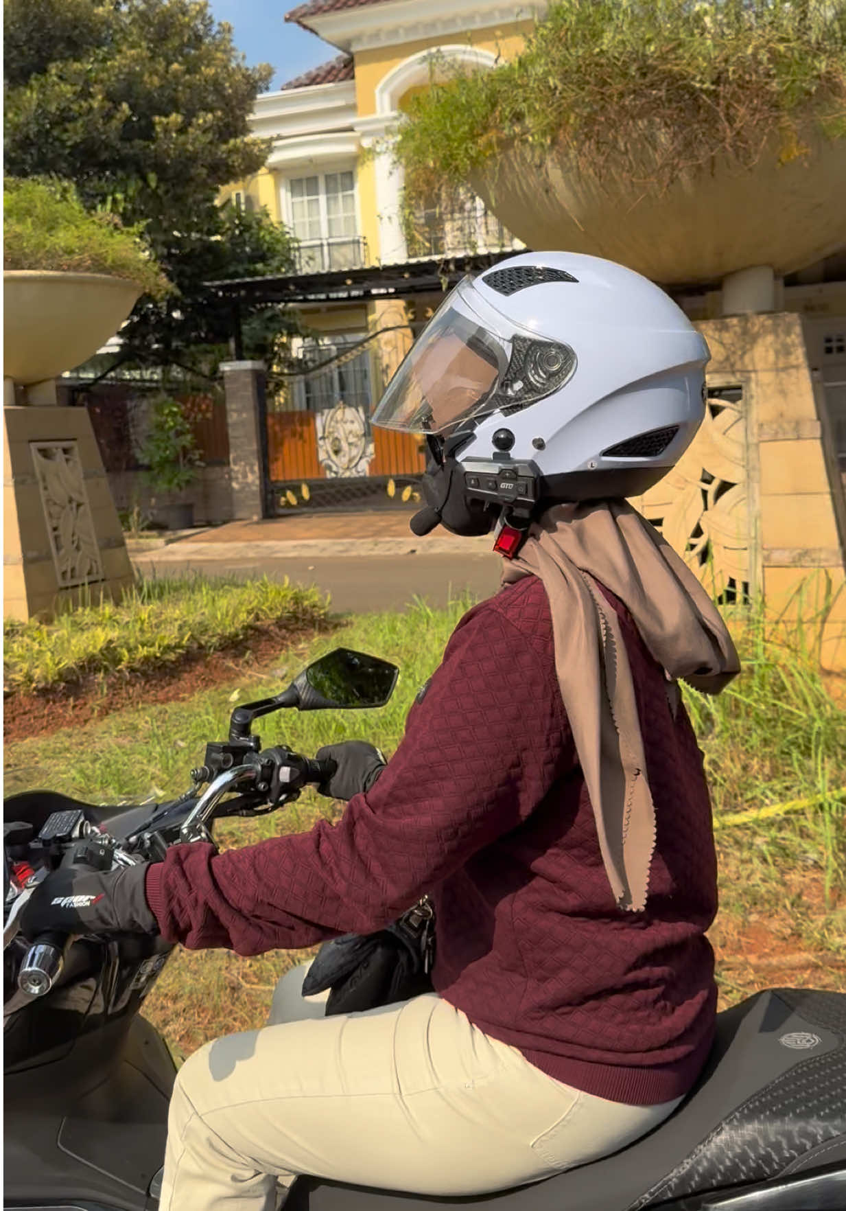 helm. cewek hijab #helmhijab #helmkirana #helm #fyp 