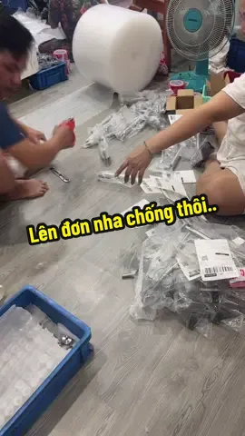 Đá chống lên xe ae ui..#chanchongxemay #dochoixemay 