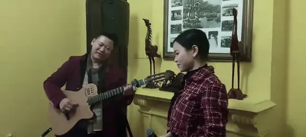 2 ac lao công hát bài 