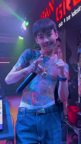 จะปีนต้นงิ้ว หรือปีนเสาไฟ ก็สุดแล้วแต่ท่าน 🤣 #DJMike #ไอ่หล่อลาบ #หน้าลาบ 