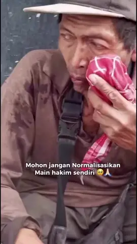 Bapak Ini bukan Pencuri ya, tapi beliau salah satu orang yang menjadi korban kesalahpahaman salah satu warga..Siang itu si bapak sedang mencari rongsok/barang bekas dan menemukan alat pancing di atas tumpukan tempat sampah di depan rumah salah satu warga.. tiba2 yang punya alat pancing melihat dan langsung memukul si bapak sampai babak belur padahal bapaknya bukan Ingin mencuri, beliau mengira alat pancing tersebut sudah di buang pemiliknyalnsya Allah jika Allah Berkehendak Kita secepatnya bertemu ya pak #pedulisesama #berbagi #fyp #orangbaik #donasi 