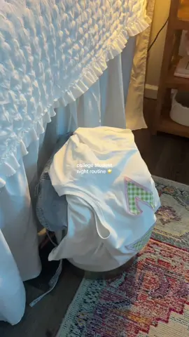 NIGHT ROUTINE 😘 #collegelife #collegelifestyle #collegestudentlife #sororitylifestyle #nightroutine 