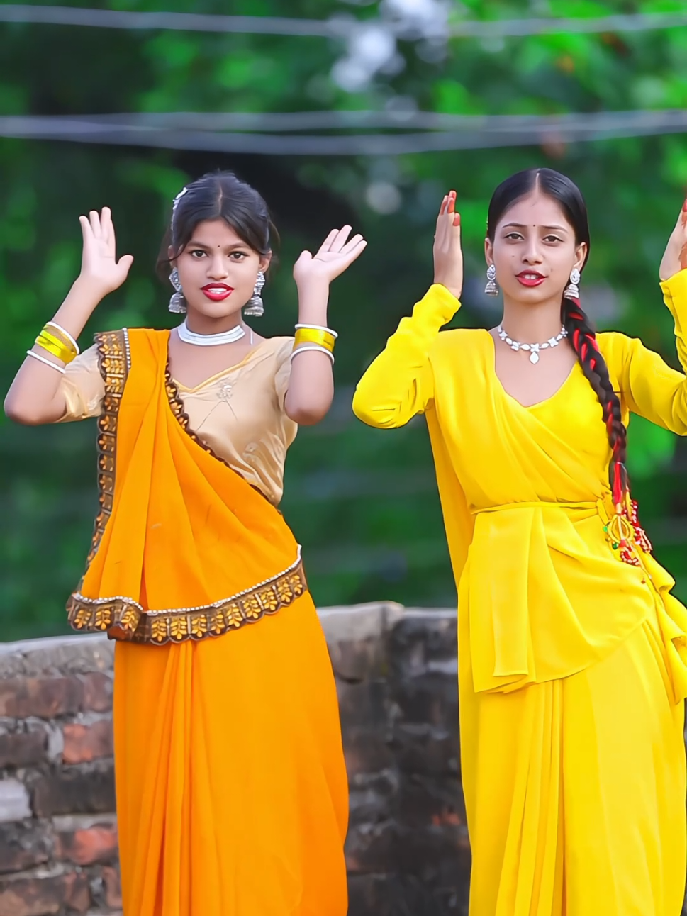 Jhijhiya Me Hamra Ho Jhijhiya me Hamra #maithili #queen_pushpa #maithilisong #jhijhiya 