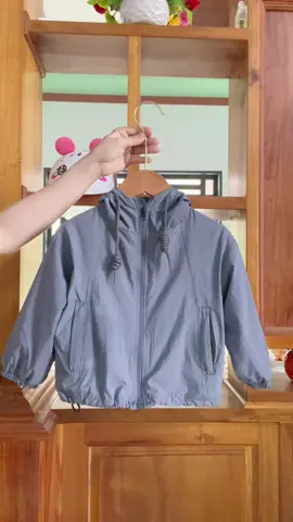 Áo khoác gió bé trai bé gái#thoitrangtreem #quanaotreem #aokhoacchobe #aokhoacgio #xuhuong 