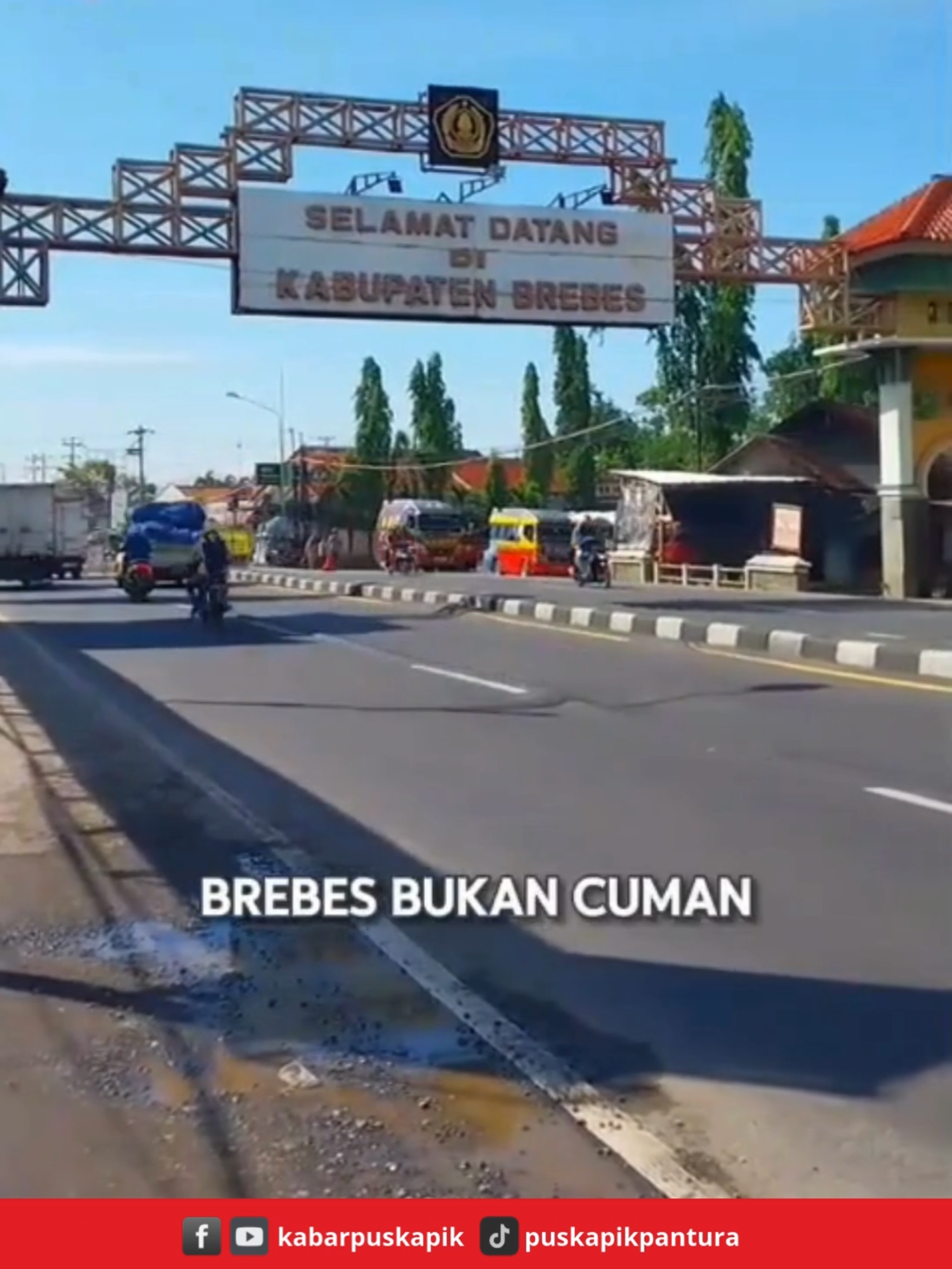 Brebes tak hanya terkenal dengan telur asin, tapi juga punya minuman tradisional bernama Saritam.  Terbuat dari rempah dan gula kelapa, Saritam memberi rasa manis hangat serta dipercaya menambah stamina. Minuman ini kerap hadir dalam acara tradisi dan jadi bagian khas kuliner Brebes. #brebes #brebes24jam #brebesviral #infobrebes #kulinerbrebes #minumanviral #infokuliner #minumankesehatan #fyp #fyapge