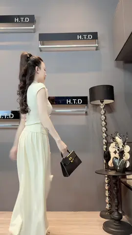 Đừng trách sao trên ảnh em đẹp như vậy.  Em bỏ tiền mua app thì phải đẹp chứ ? 😆#xuhuongtiktok #viral #xh #trending #htdclothing @Hà Thu LiVe Nè 🛍️ 