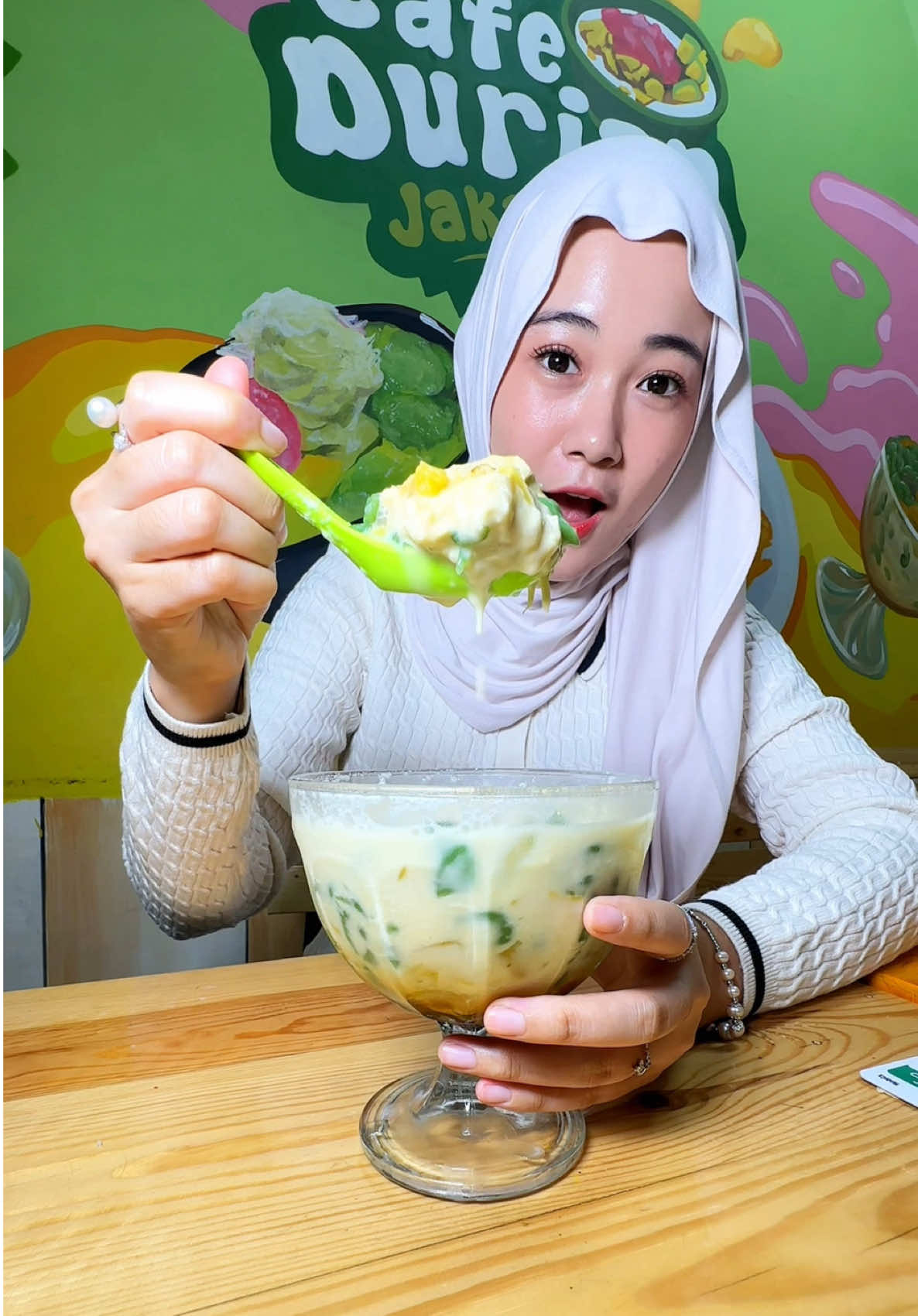 Yang suka durian harus mampir kesini harganya murah tapi enak enak semua 🤩  📍Cafe Durian Jakarta Jl. Peta Selatan No.3 Blok D, Kalideres, Kec. Kalideres, Kota Jakarta Barat, Daerah Khusus Ibukota Jakarta (Sebrang Hari Hari Swalayan) 🗓️ Buka setiap hari 10.00 - 21.00 WIB #inicia #iniciamukbang #durian #kulinerjakarta #mukbang 