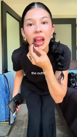 The rageee of getting something on my top before leaving !!!! #msheavenonearthh #businesscasual 