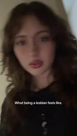 I’m in hell… why r lesbians all emotionally unavailable or in love with their ex 😀 #wlw