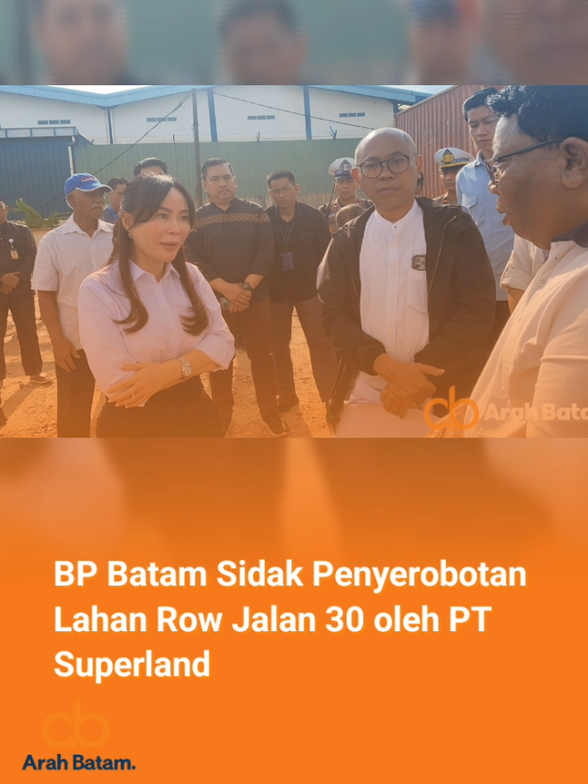 🚨 Sidak Tegas di Row Jalan 30! BP Batam bersama Pemko Batam turun langsung menindak dugaan penyerobotan lahan fasilitas umum oleh PT Superland Batam di kawasan Melchem. Li Claudia Chandra menegaskan tindakan tersebut sudah masuk ranah pidana. BP Batam memberi tenggat 2️⃣ hari untuk perusahaan memindahkan aset. Jika tidak, operasional akan ditutup dan NIB perusahaan dicabut ❌ 📍 Batam tidak memberi ruang bagi pelanggaran aturan! #batam #fyyyyyyyyyyyyyyyyyyy #fyyyy #foryoupage #fyp 