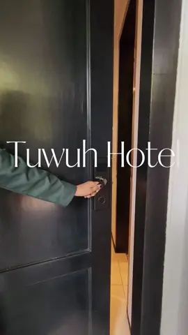 Siapa bilang staycation nyaman harus mahal? 🌿 Nikmati bulan September dengan penawaran spesial dari Tuwuh Hotel at Kayutangan! Kamar Superior hanya Rp415.000/net/room/night, Kamar deluxe hanya Rp440.000/net/room/night, sudah termasuk: 🍽️ Free Breakfast untuk 2 orang 🕚 Free Early Check-in mulai pukul 11.00 🕑 Free Late Check-out hingga pukul 14.00 Staycation hemat dengan fasilitas lengkap hanya untuk Anda di Pusat Kota Malang  💫 Booking sekarang & rasakan kenyamanan di Tuwuh Hotel. Klik link di bio atau hubungi WA kami untuk reservasi! Tuwuh Hotel at Kayutangan JI. Kahuripan 9 Malang, Jawa Timur For More Information WA: 08113502133 Phone: 0341 - 362751 #CapCut #hotelmurah #malang #fyppppppppppppppppppppppp #fyp 