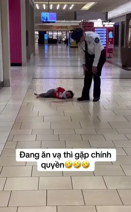 Con đang ăn vạ mà ông☺️☺️ #xuhuong #hasu #xuhuongtiktok  #embe #embedangyeu 