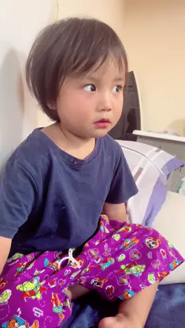 အမေများခေါ်မလားလို့ အသံပေးနေရှာတာ😃🇲🇲🇯🇵မောင်ရေခဲ