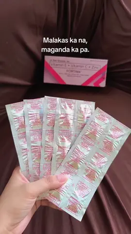 Hello Mga mommy ☺️ share ko lang sa inyo itong iniinom kong vitamins habang nagpapabreastfeed,at isa ito sa mga vitamins na tinitake ko after manganak. Bukod sa pag-boost ng immune system, dito talaga ako nag-bloom! Hindi na ako mukhang haggard. 😅 Mas maganda na ang tulog ko, hindi na ako mukhang pagod o stressed. Nakakatulong din ito sa dry skin at pati na rin sa hair natin.ang ganda ng effect nito mga mi no need na uminom ng Myra e kasi may vitamin E na tong fortima with vitamin C and zinc na 😊. Pwede rin ito kahit hindi BF mom 😊 After months na pag inom ko nito,laki ng pinagbago ng itsura at katawan ko 😘 Before: Dryskin, black under eyes, dry and unhealthy hair, mukhang may sakit dahil laging puyat at haggard, madaling mapagod, mapayat na katawan, hirap matulog, at haggard umaga palang. Then I discover this vitamins 🥺 1 take 1 tablet once a day. After a week I'm seeing the big changes. Super Laki ng Pinagbago after a month. Nakakatulog na ako ng maayos, pantay na skin color ko at tama na ang laki ng katawan ko.hindi na mukhang haggard, at pagod. Ang lakas talaga maka blooming 🥰. So I continue taking it everyday and nag stock na ako ng naka box kasi nagkakaubusan. Madalas soldout ito.  Nagtatake ako ng 1 tablet once a day. After breakfast ko sya tinitake. Fortima contains vitamin E + vitamin C + zinc na malaking tulong sa katawan ko lalo na sa health ko. Buti nalang nahiyang ko ang vitamins na to, ang laki talaga ng Pinagbago from my health to my physical appearance. #fortima #vitamin  #breastfeedingtips #momlife #momoftiktok 