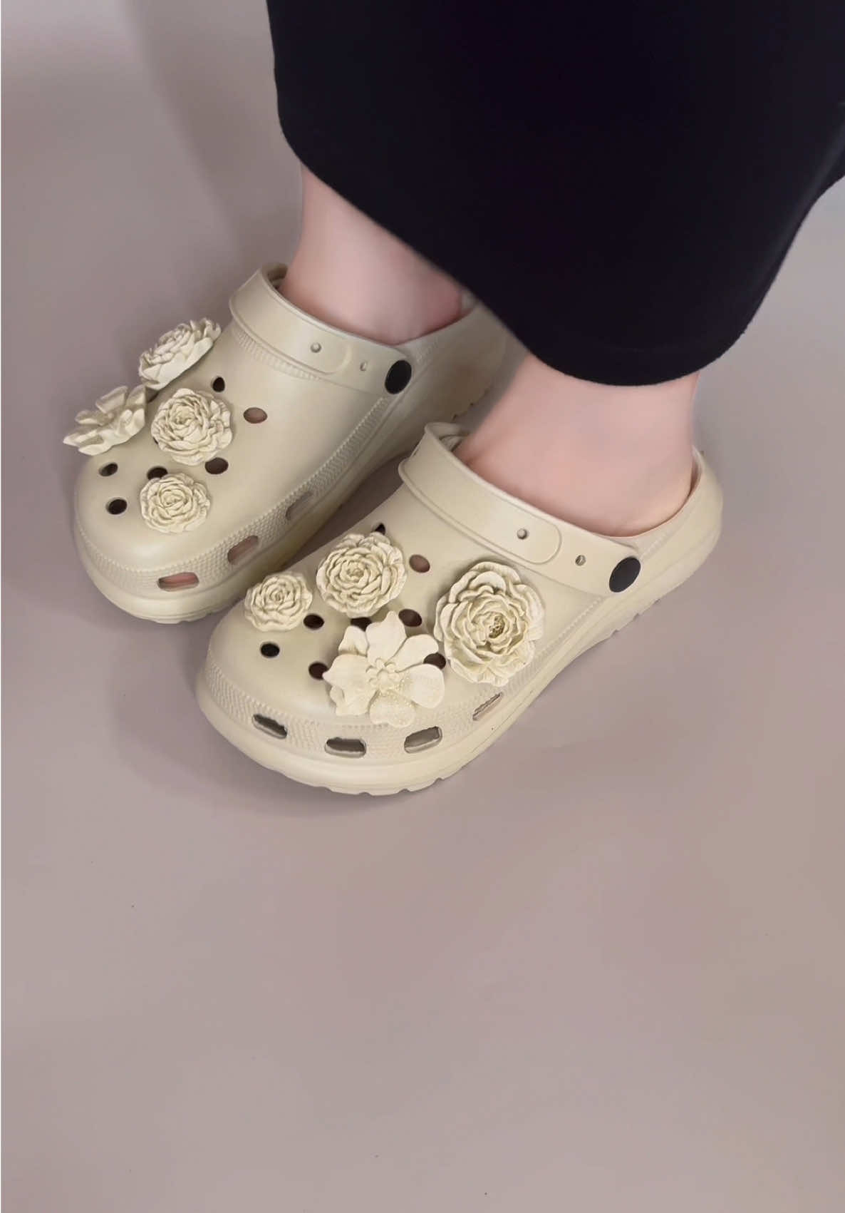 Dép sục Sandal gắn charm hoa xinh #mydepxinh #giaydep #xuhuong #giaydepnu #depxinh #depnu 