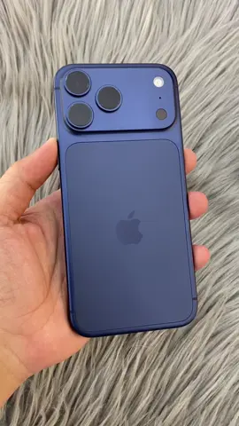 Hông hiểu sao nhìn màu Deep Blue của iPhone 17 Pro Max siêu đẹp, vậy mà ai cũng chê ẻm. #iPhone17ProMaxDeepBlue #iPhone17ProMax #creatorsearchinsights
