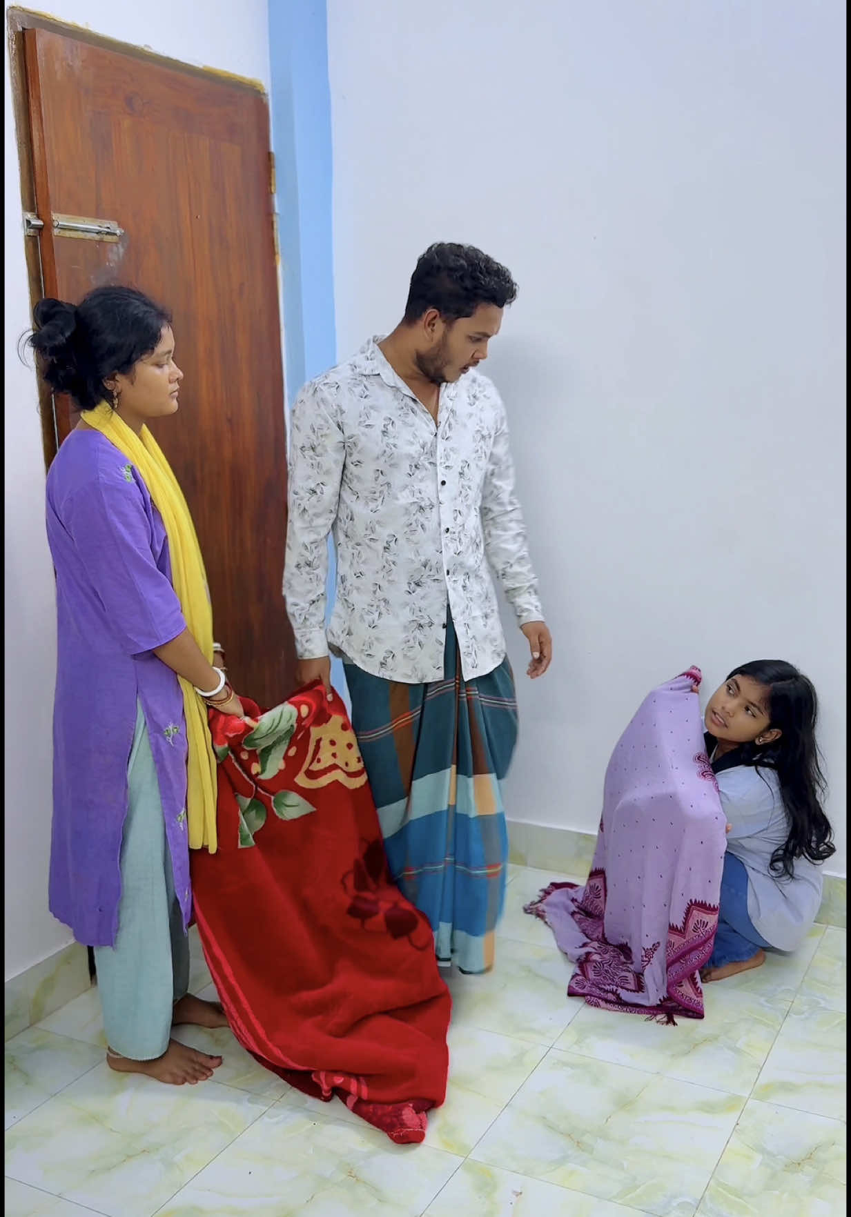 গার্লফ্রেন্ডের জন্য বউয়ের কাছে ধরা খেলাম 😀 #Mithusarkar #JuiOfficial #JuiMithu #Dalalbazar @Jui Mithu 