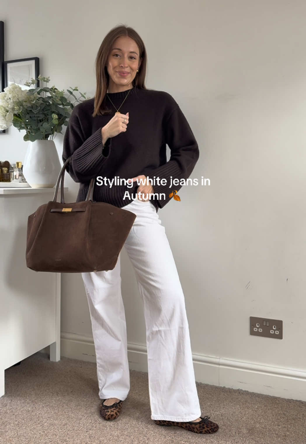 My fave combo! Brown & white 🤎🫶🏻 #fyp #uk #autumnstyling #outfitinspo 
