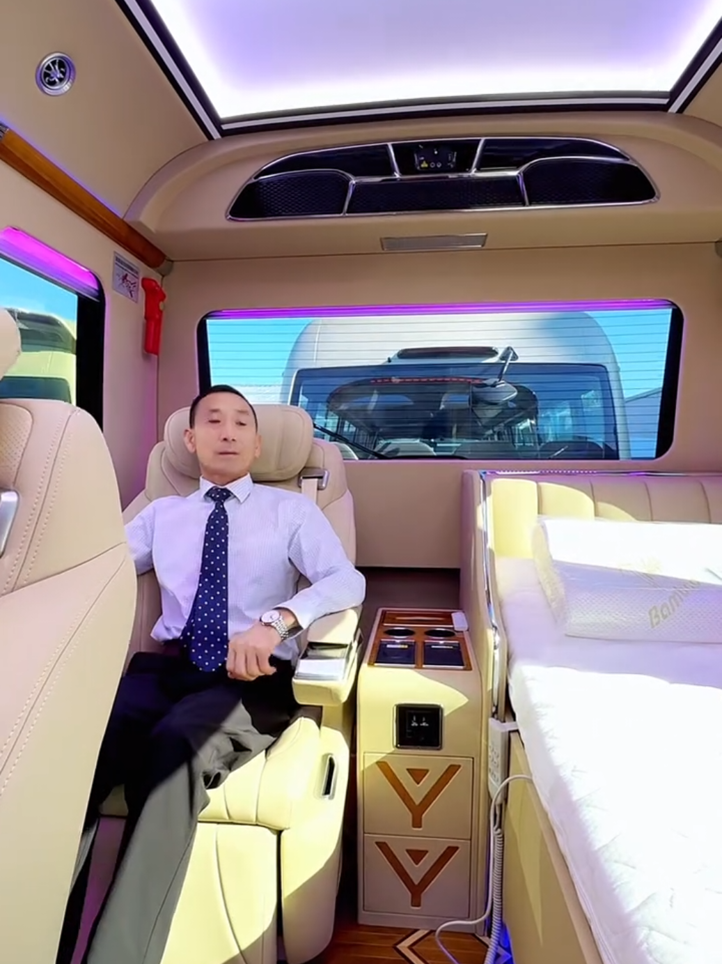 Built for groups: 2025 Coaster seating & space tour #ToyotaCoaster2025 #ToyotaUSA #GroupTravel #LuxuryBus #BusReview”