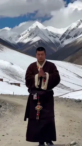 Why do Tibetan monks walk in silence? ✨ Because every step is a moving meditation—anchoring the mind, balancing energy, and carrying centuries of Tibetan Buddhist wisdom. At Mantra Flow, we honor this flow of mindfulness, turning stillness into strength. #MantraFlow #TibetanMonk #WalkingMeditation #Mindfulness #InnerPeace     