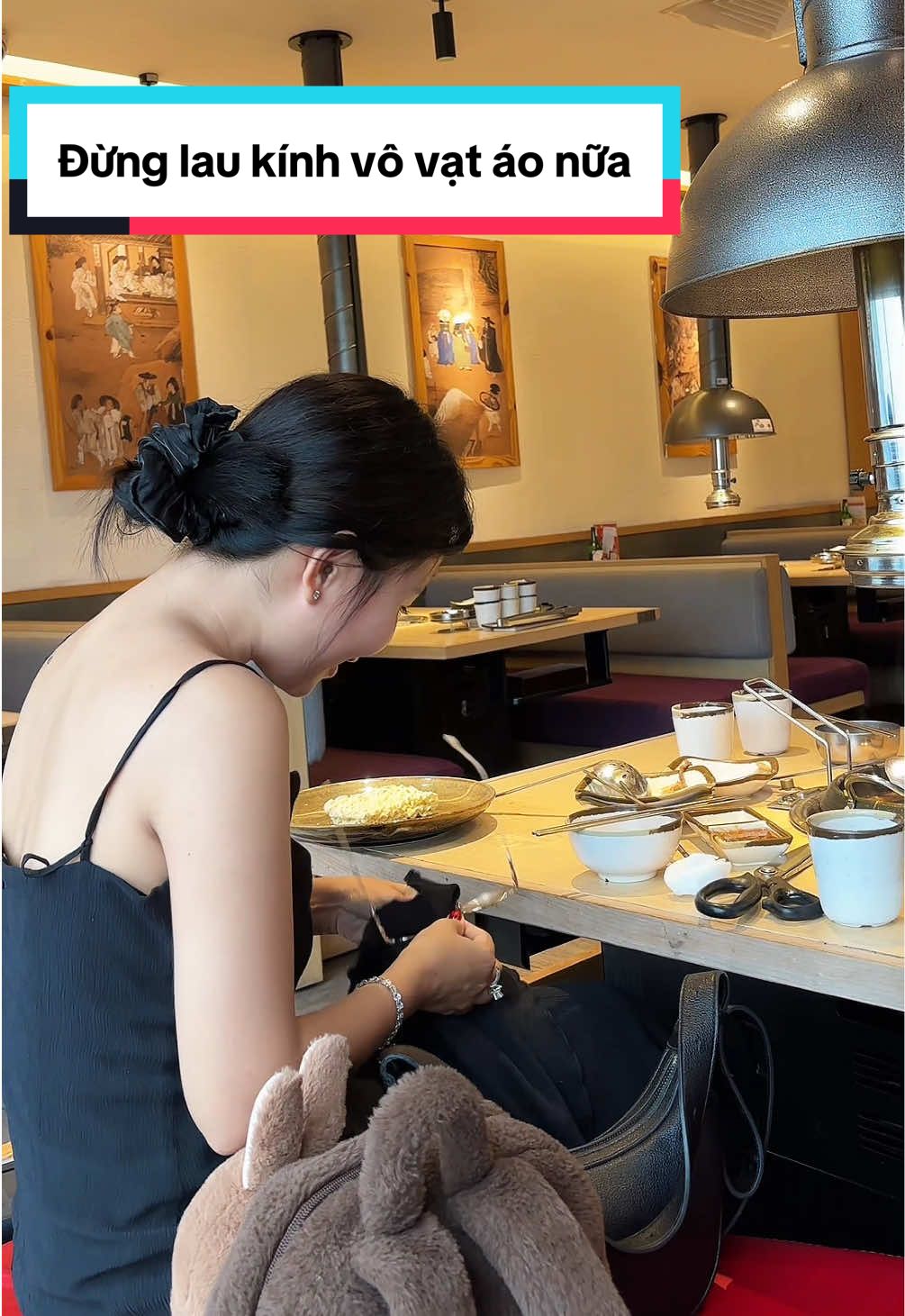 Đừng lau kính vô vạt áo nữa người ta chế ra khăn lau kính bỏ túi rồi kìa mọi người ơi#khanlaukinh #khanlaukinhchongsuongmu #khanlaukinhnano 