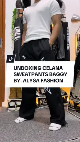 Unboxing celana baggy pants dari bahan fleece by. @Alysafashion #baggypants #celanagombrong #sweatpants #celanabaggy #celanapanjang 